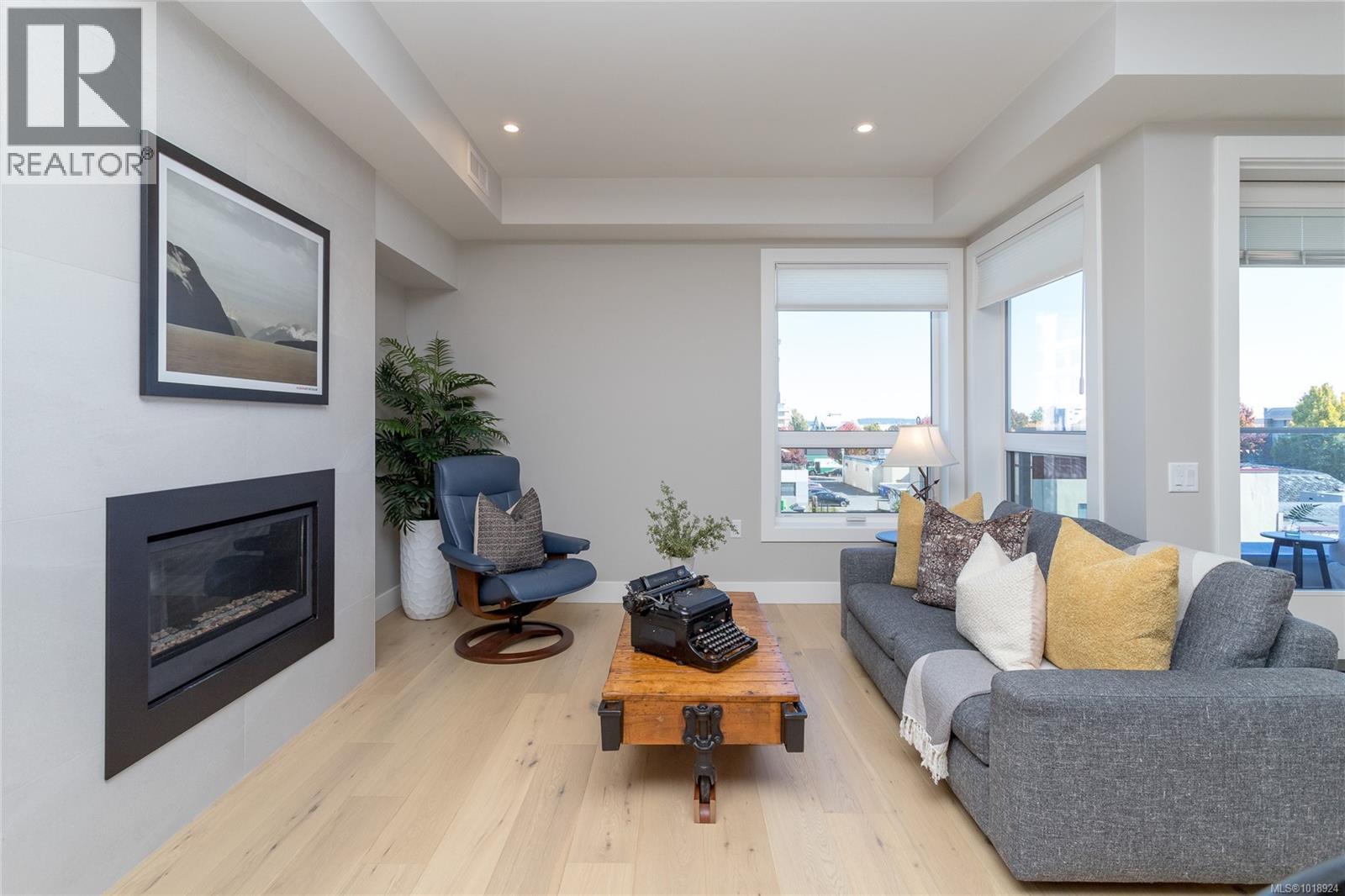 305 9818 Fourth Street, Sidney