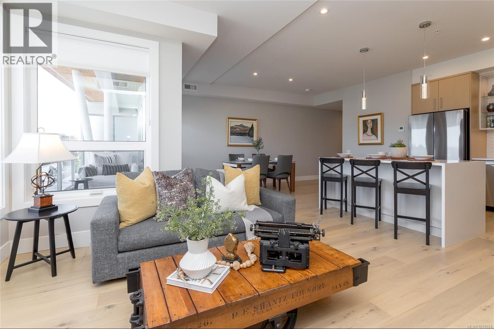 305 9818 Fourth Street, Sidney