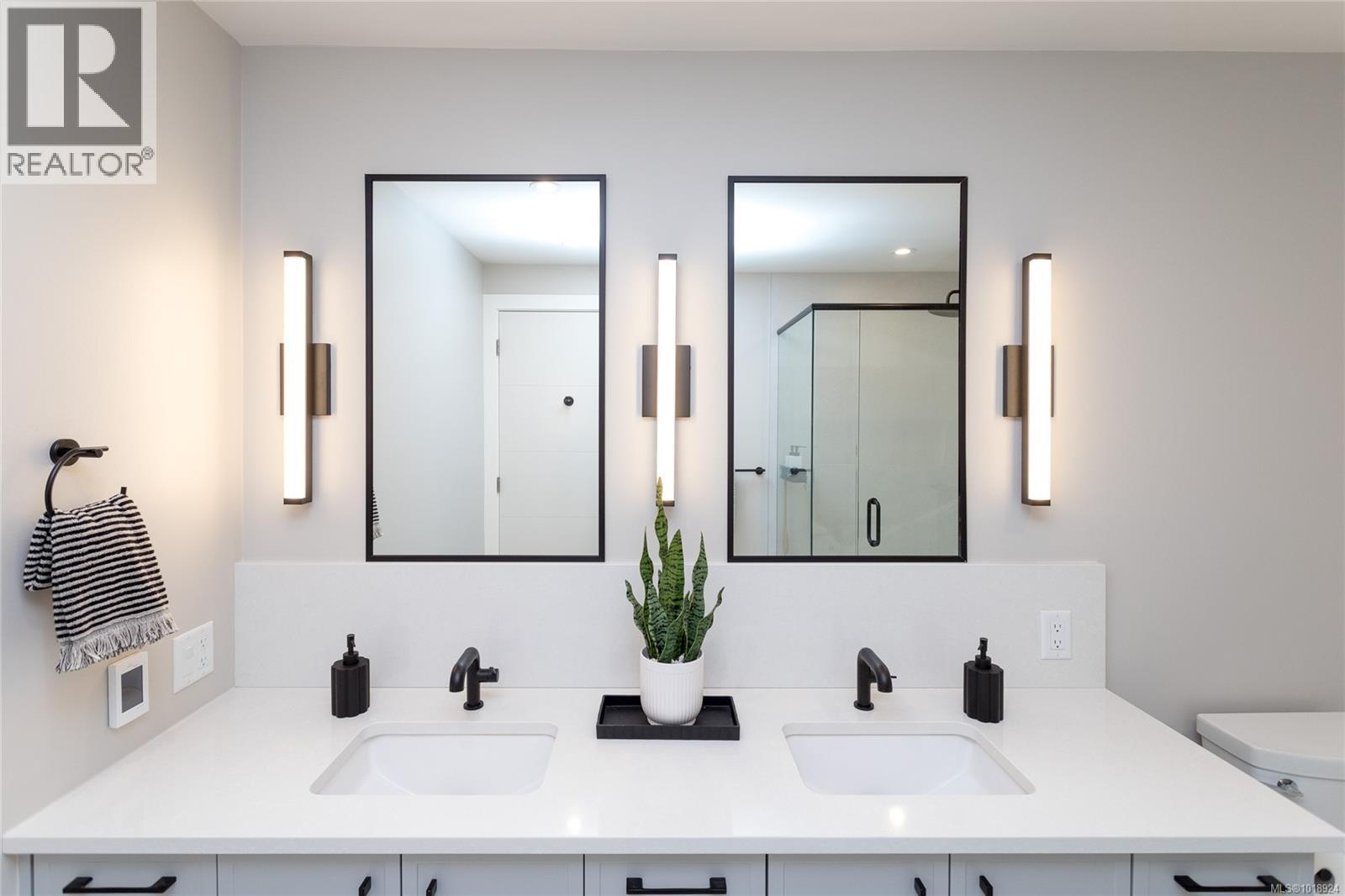 305 9818 Fourth Street, Sidney