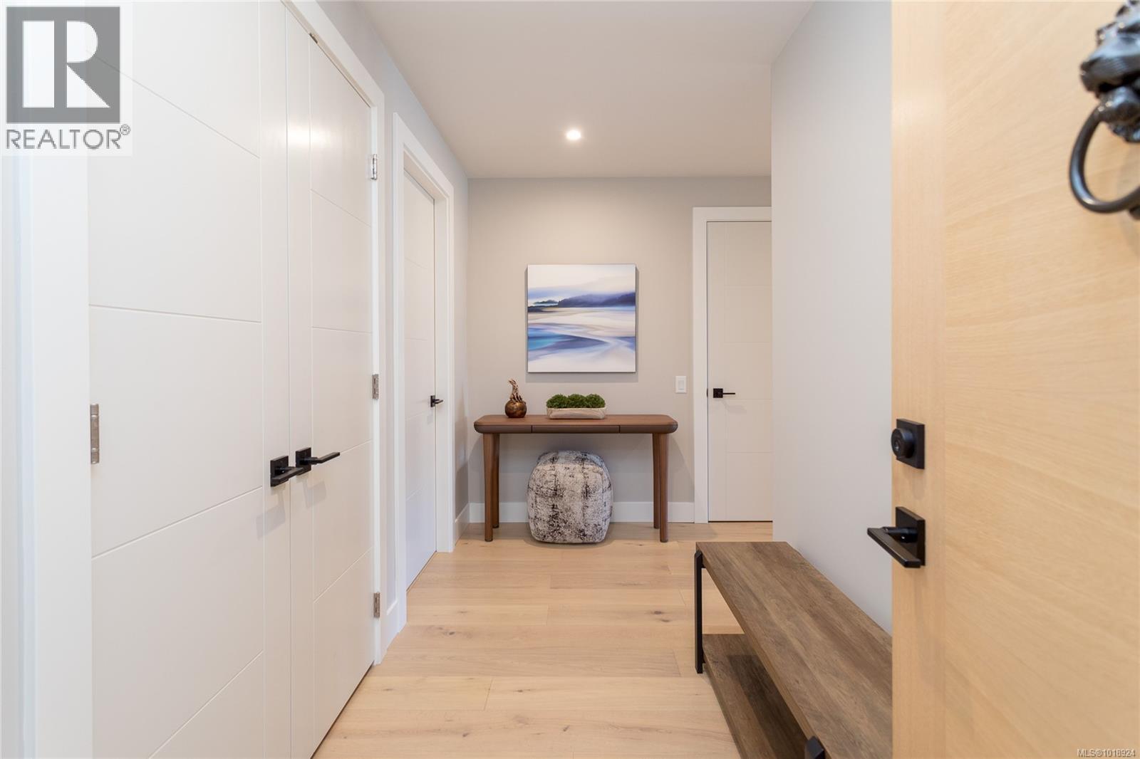 305 9818 Fourth Street, Sidney