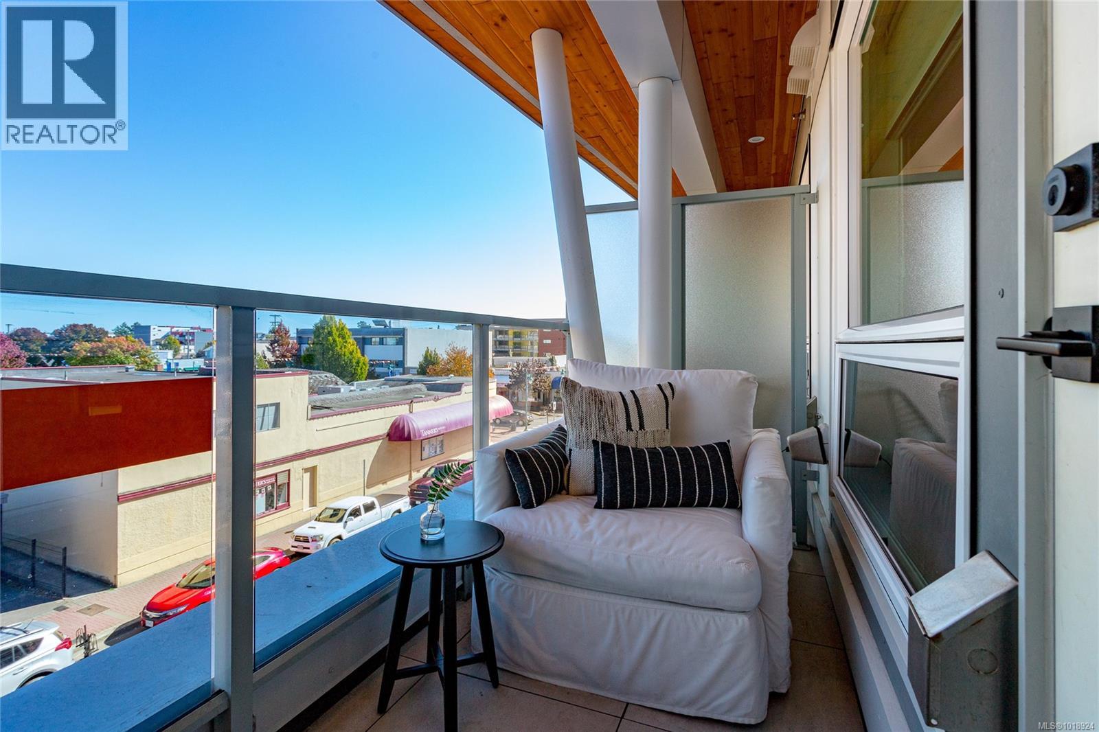 305 9818 Fourth Street, Sidney