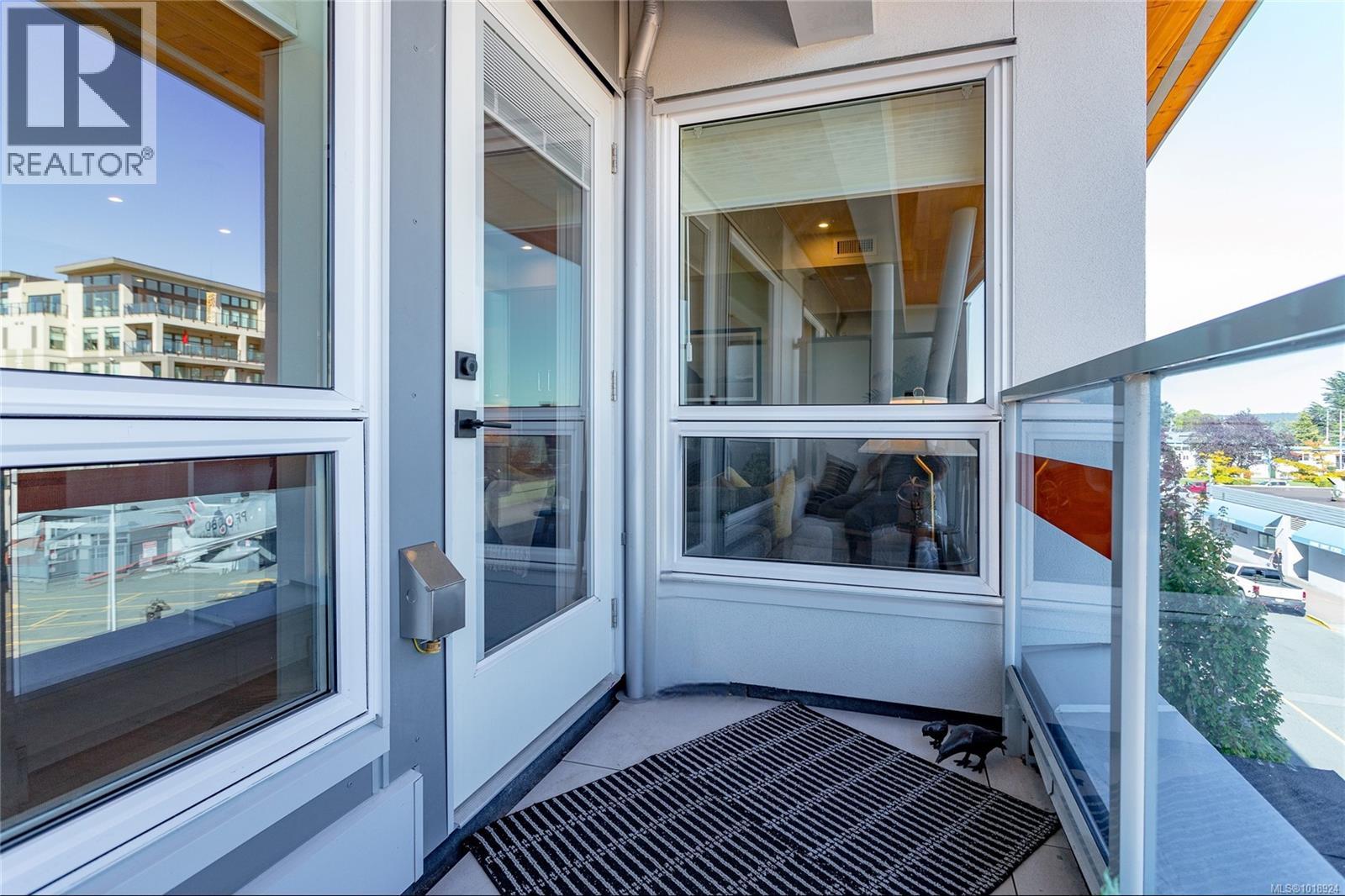 305 9818 Fourth Street, Sidney