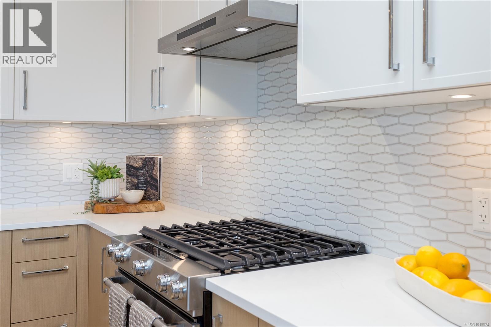 305 9818 Fourth Street, Sidney