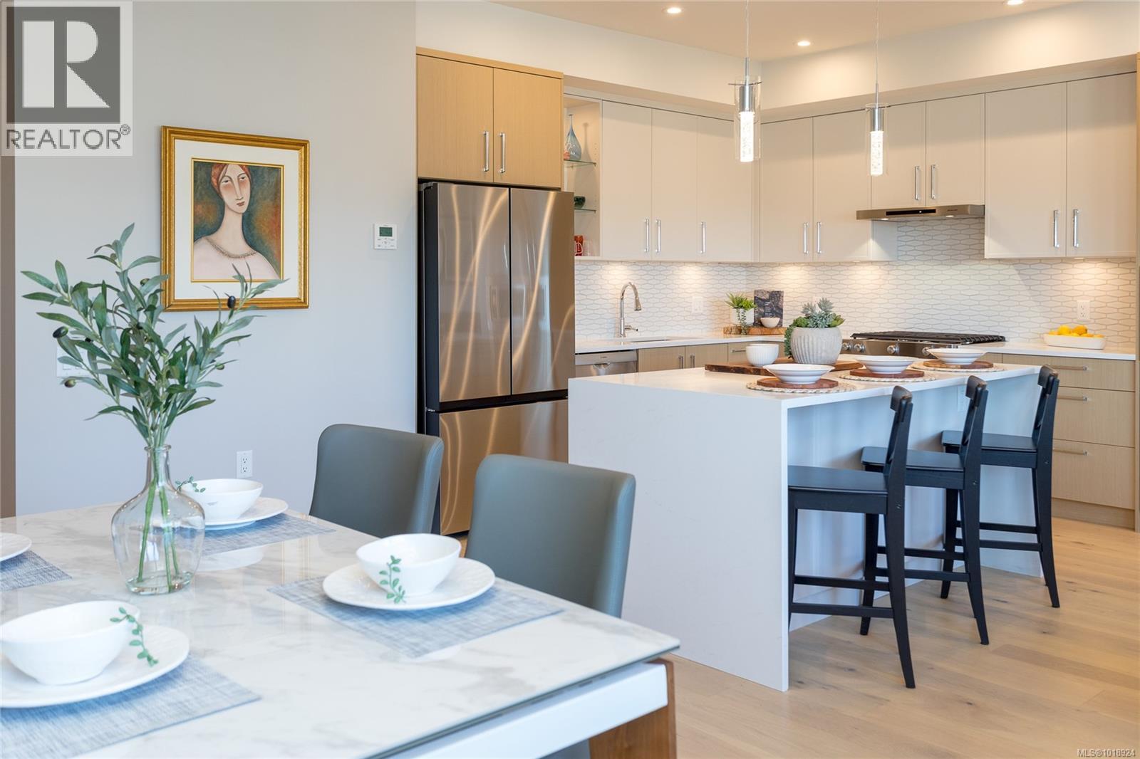 305 9818 Fourth Street, Sidney