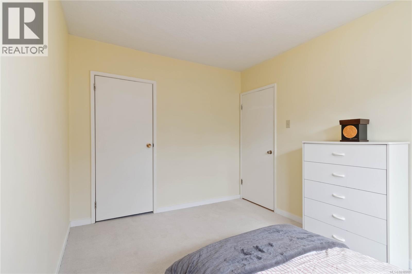 1204 Haultain St, Victoria