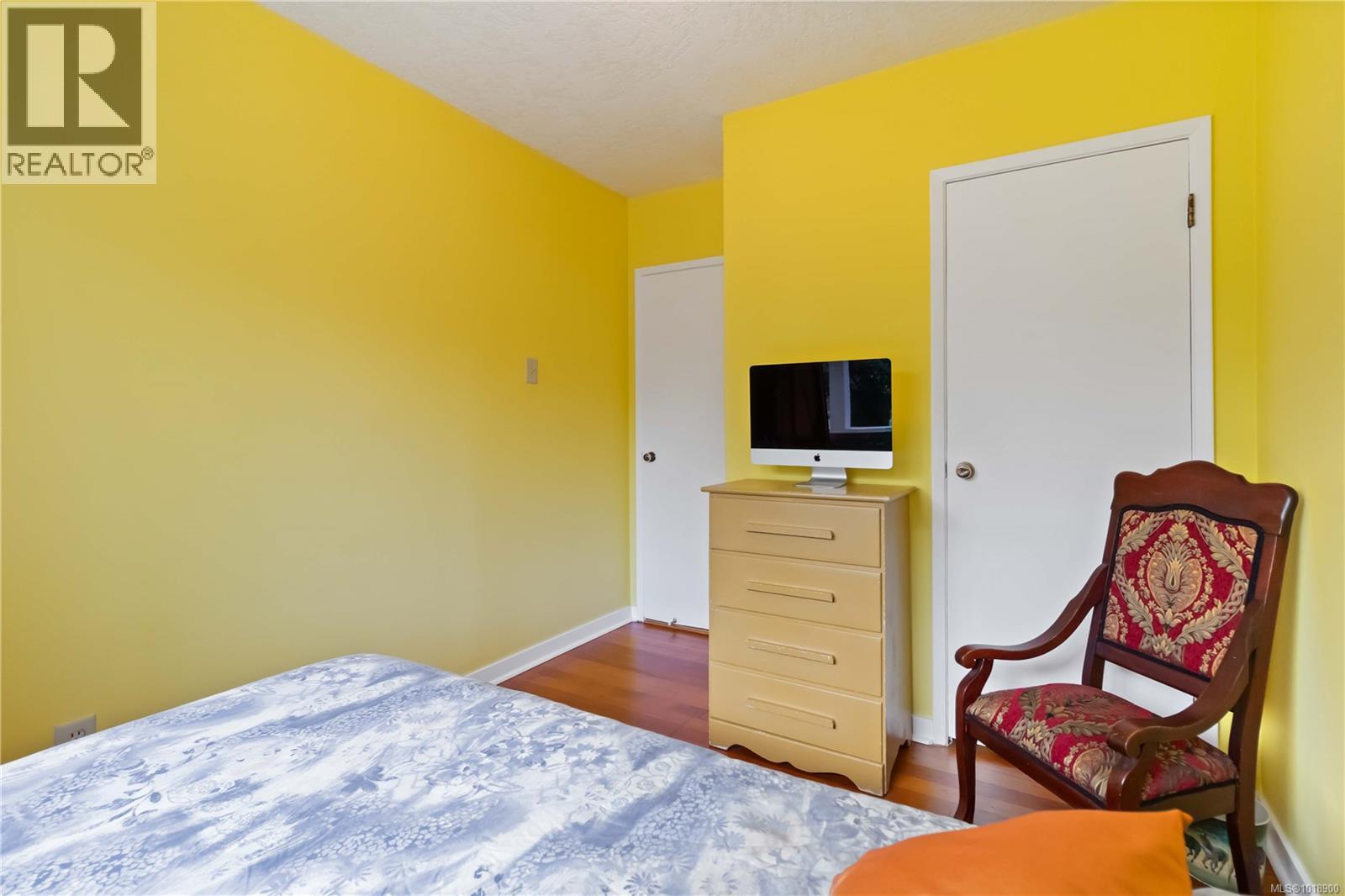 1204 Haultain St, Victoria