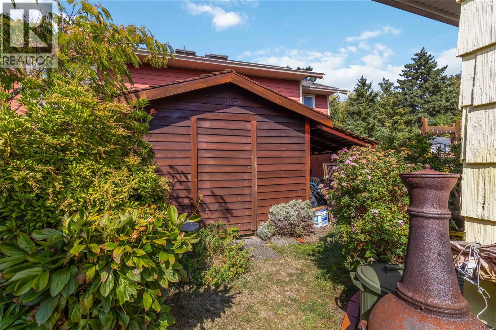 1204 Haultain St, Victoria