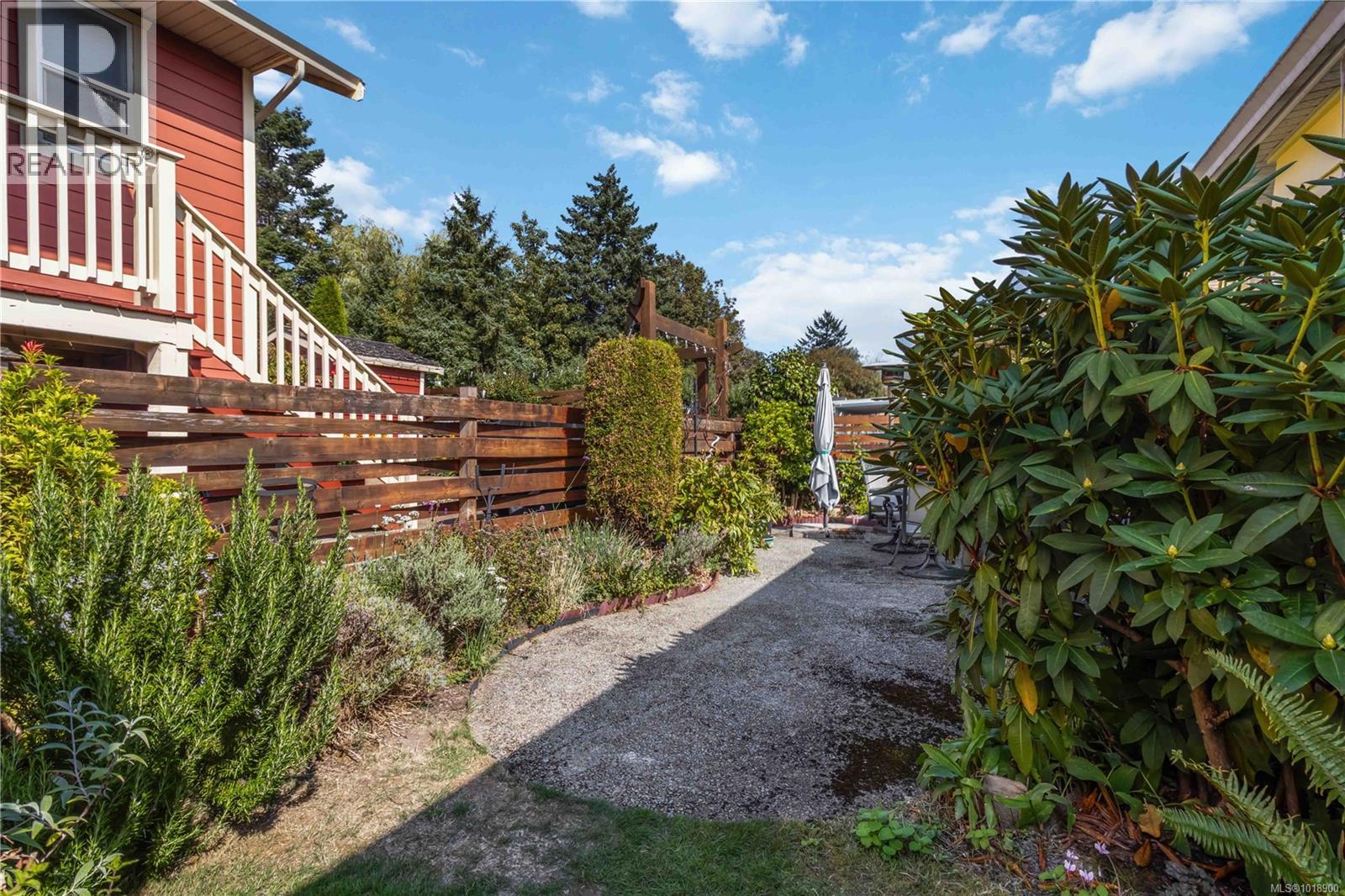 1204 Haultain St, Victoria