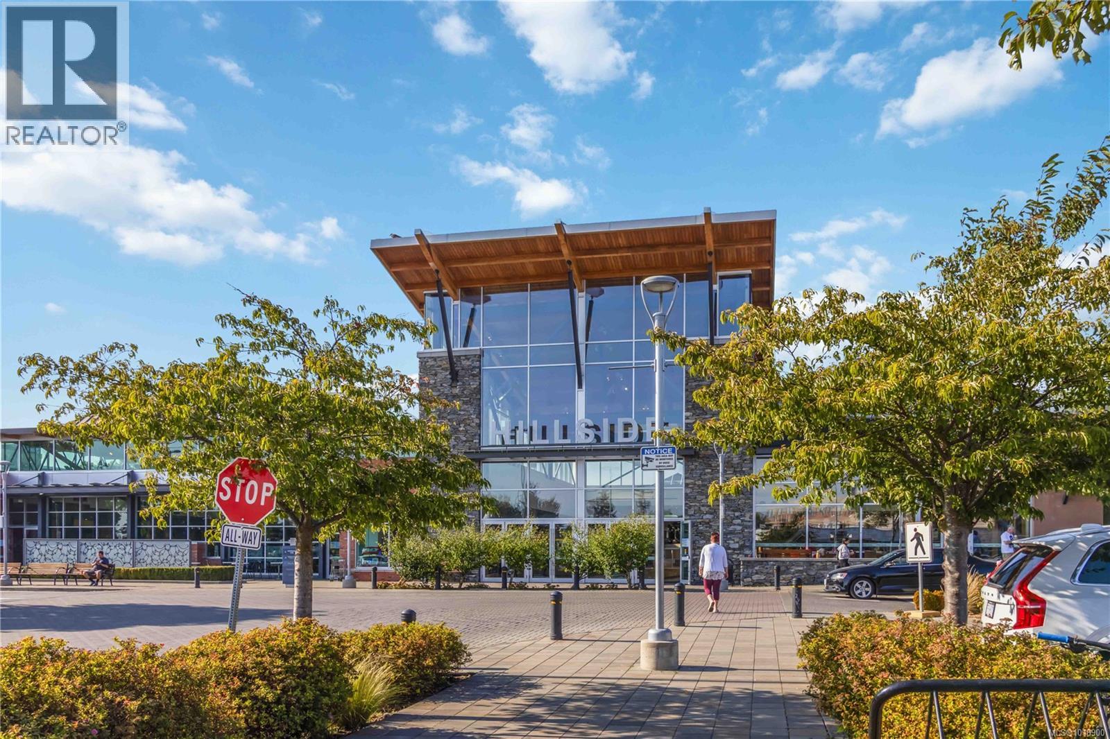 1204 Haultain St, Victoria