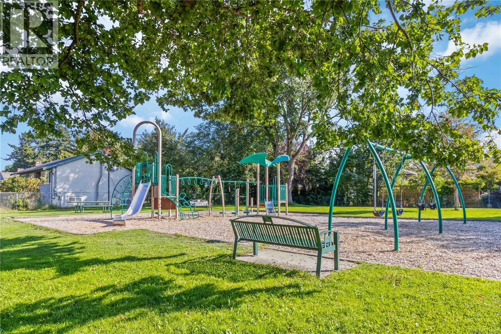 1204 Haultain St, Victoria