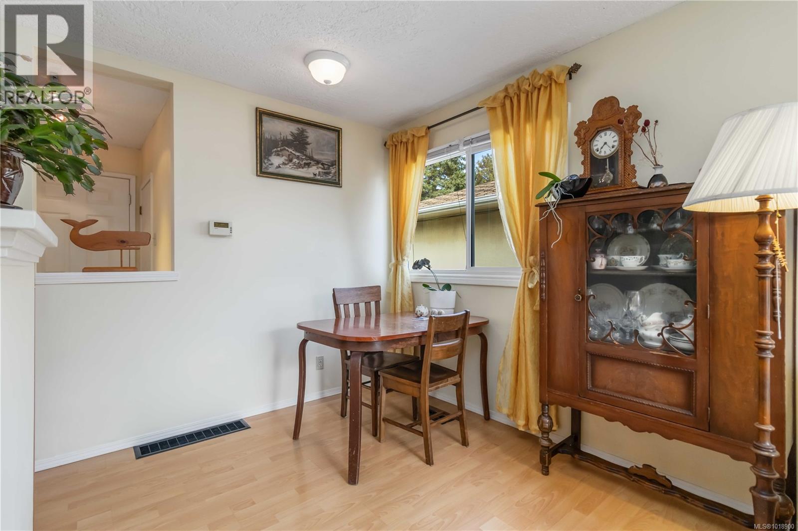 1204 Haultain St, Victoria