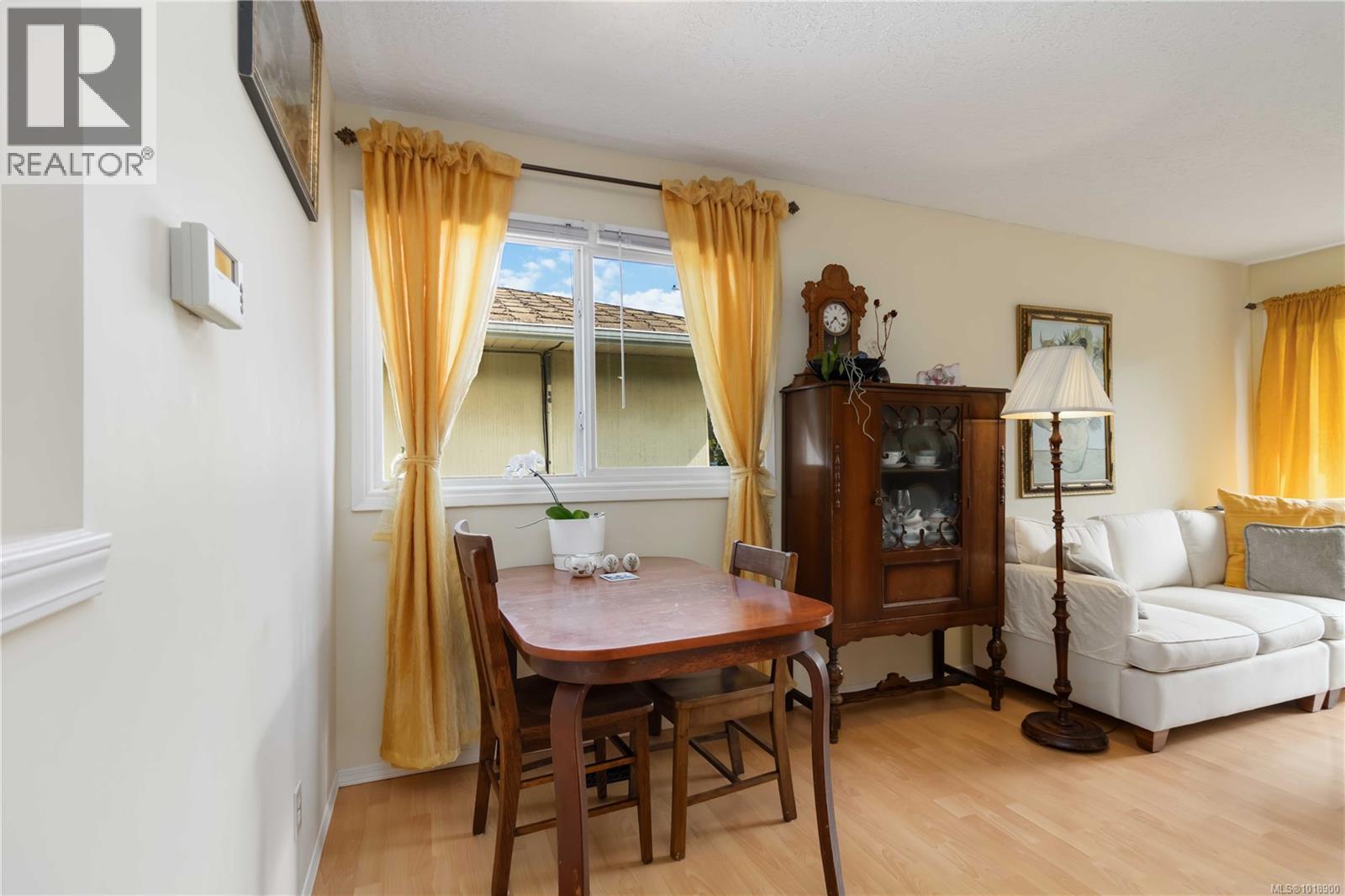 1204 Haultain St, Victoria