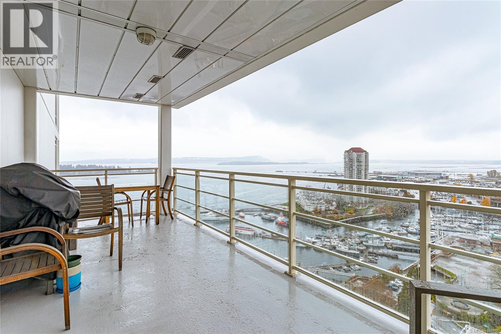 1502 38 Front St, Nanaimo