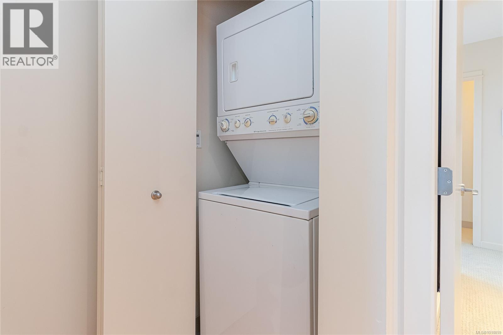 1502 38 Front St, Nanaimo