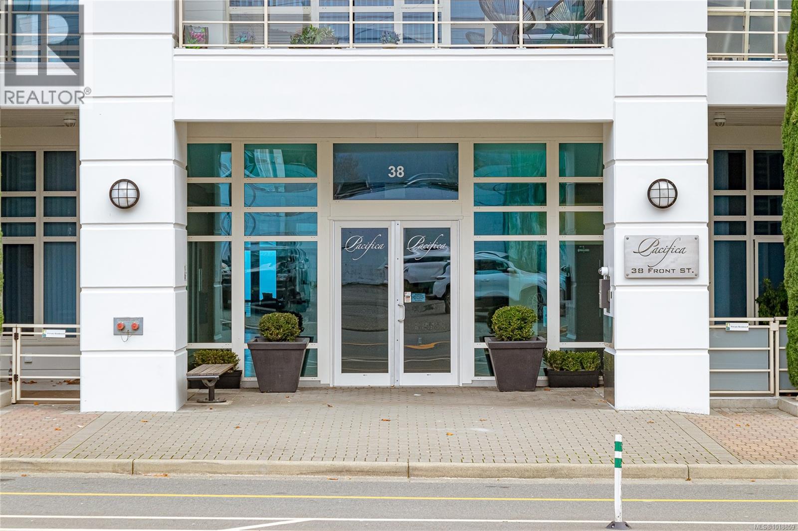 1502 38 Front St, Nanaimo