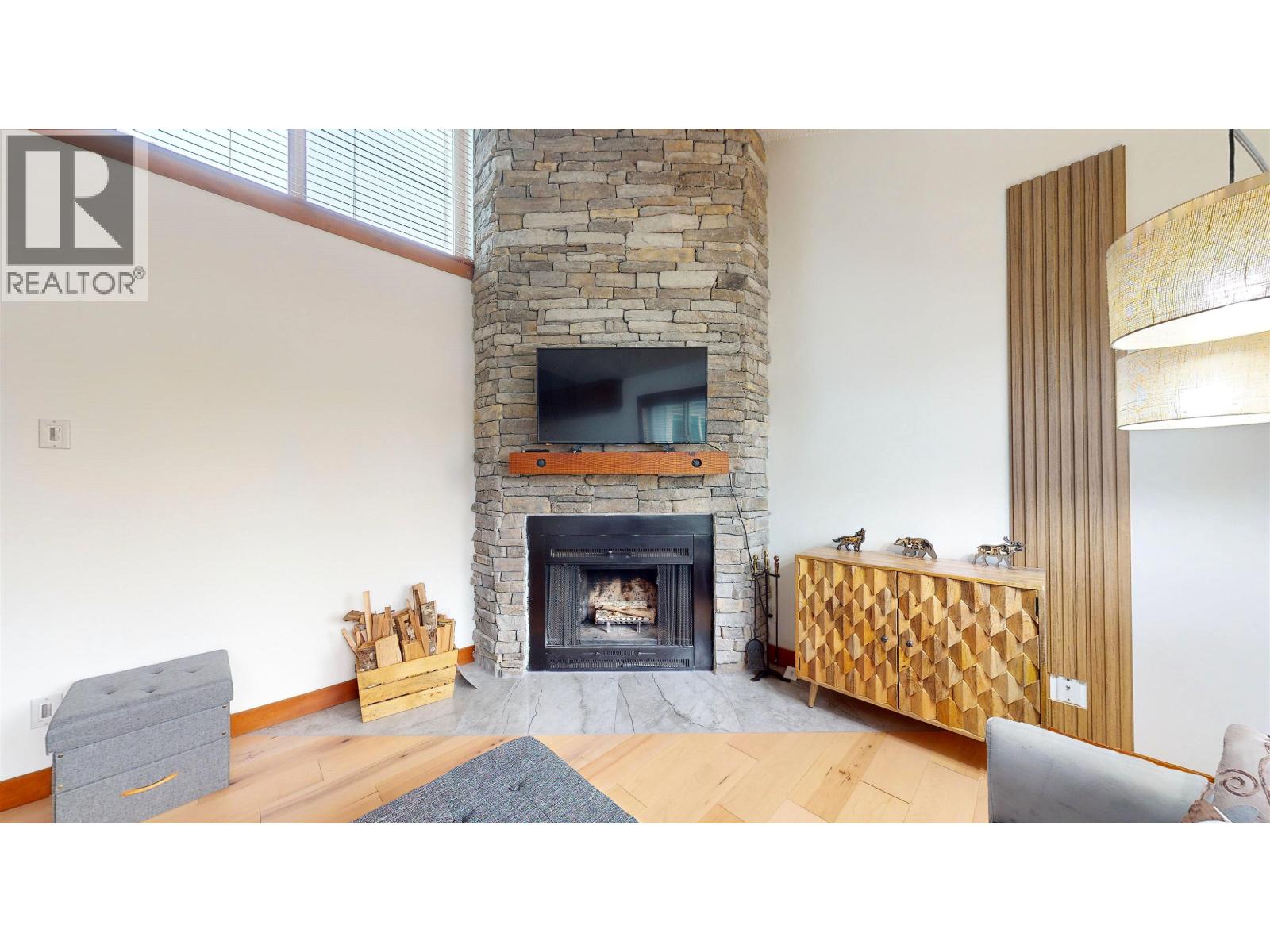 301 2021 KAREN Crescent - photo 2