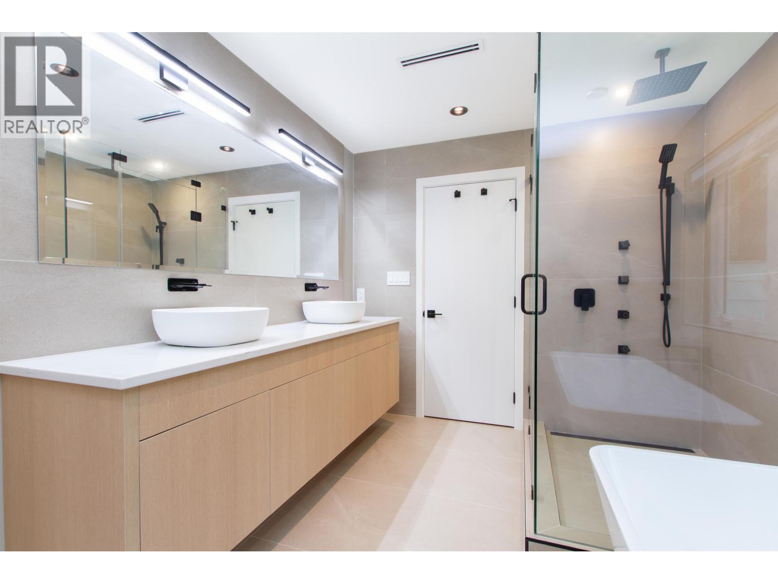 39 3385 MAMQUAM ROAD, Squamish