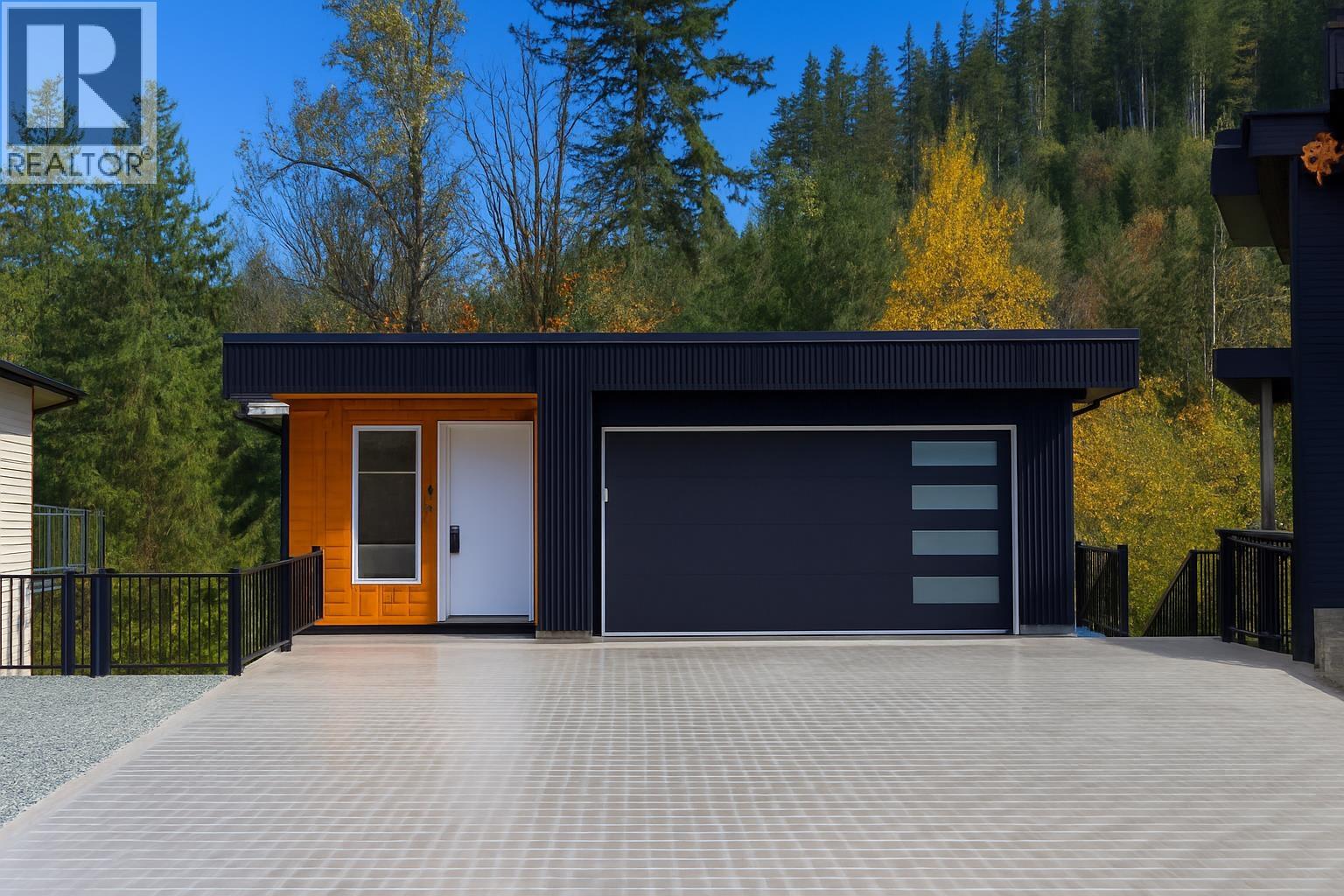 39 3385 MAMQUAM ROAD, Squamish