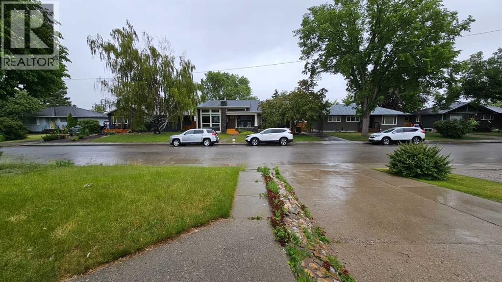 Single Family House Bungalow for Sale in  Holly Street NW Highwood Calgary 