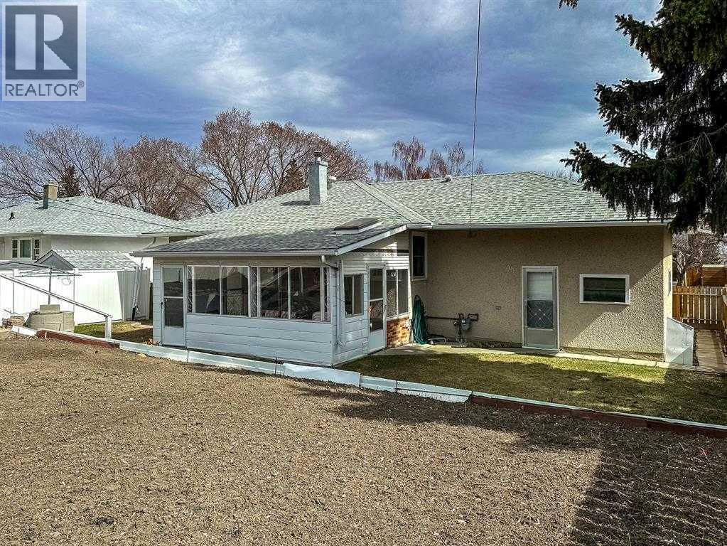 Single Family House Bungalow for Sale in  Holly Street NW Highwood Calgary 
