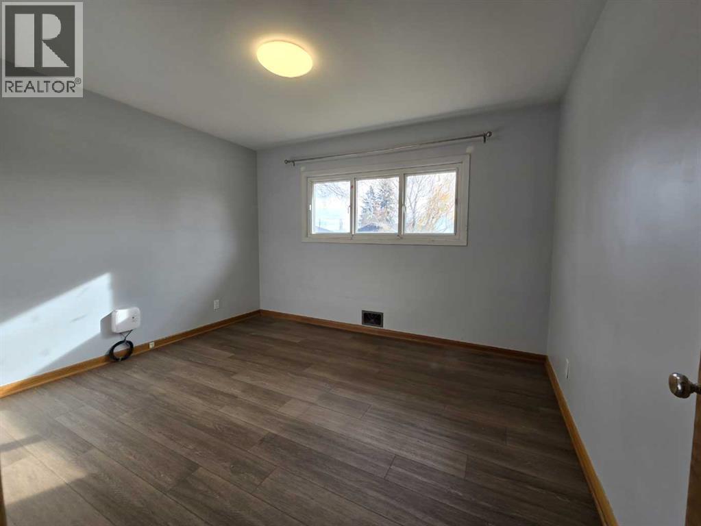 Single Family House Bungalow for Sale in  Holly Street NW Highwood Calgary 