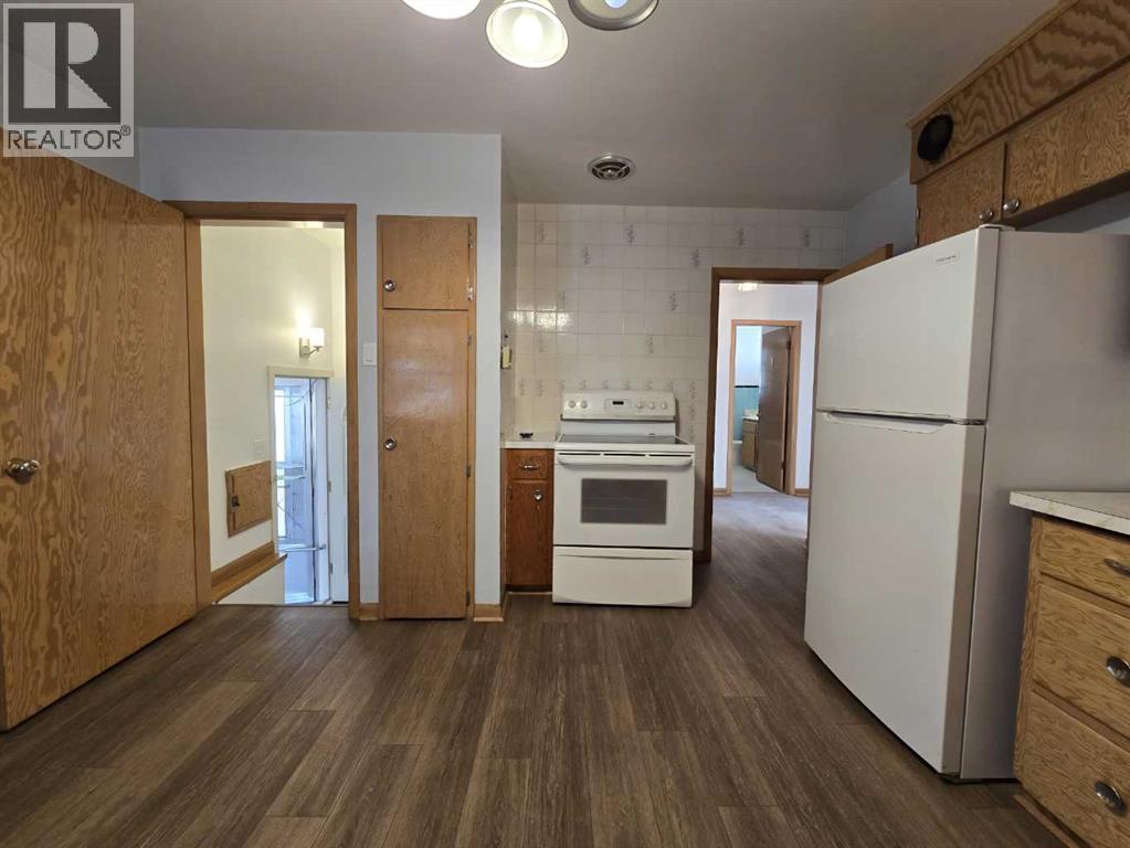 Single Family House Bungalow for Sale in  Holly Street NW Highwood Calgary 