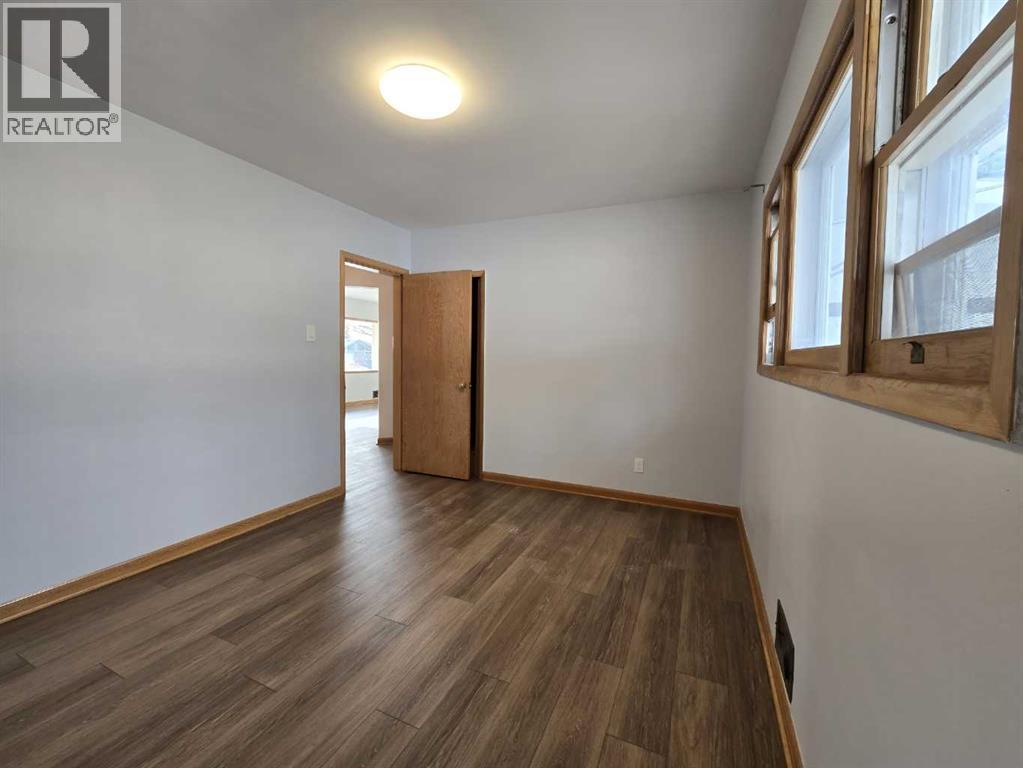 Single Family House Bungalow for Sale in  Holly Street NW Highwood Calgary 