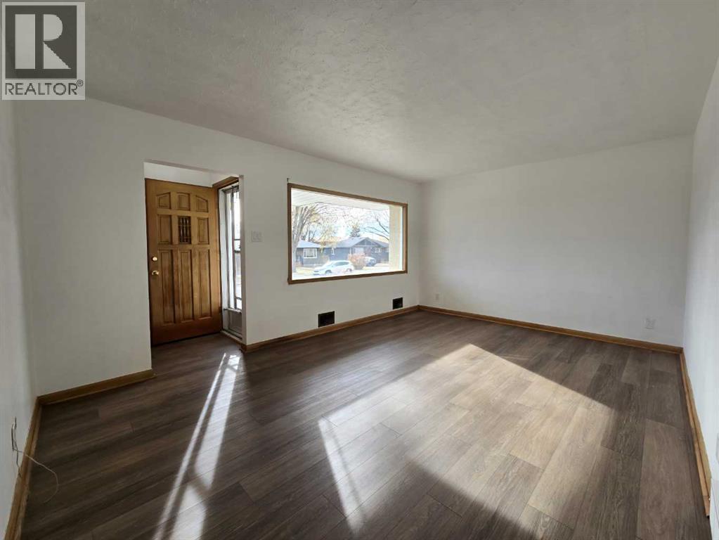 Single Family House Bungalow for Sale in  Holly Street NW Highwood Calgary 