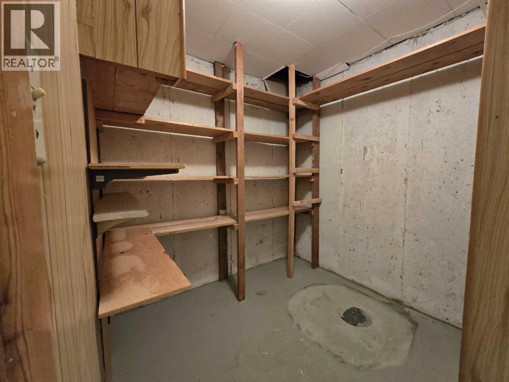 Single Family House Bungalow for Sale in  Holly Street NW Highwood Calgary 