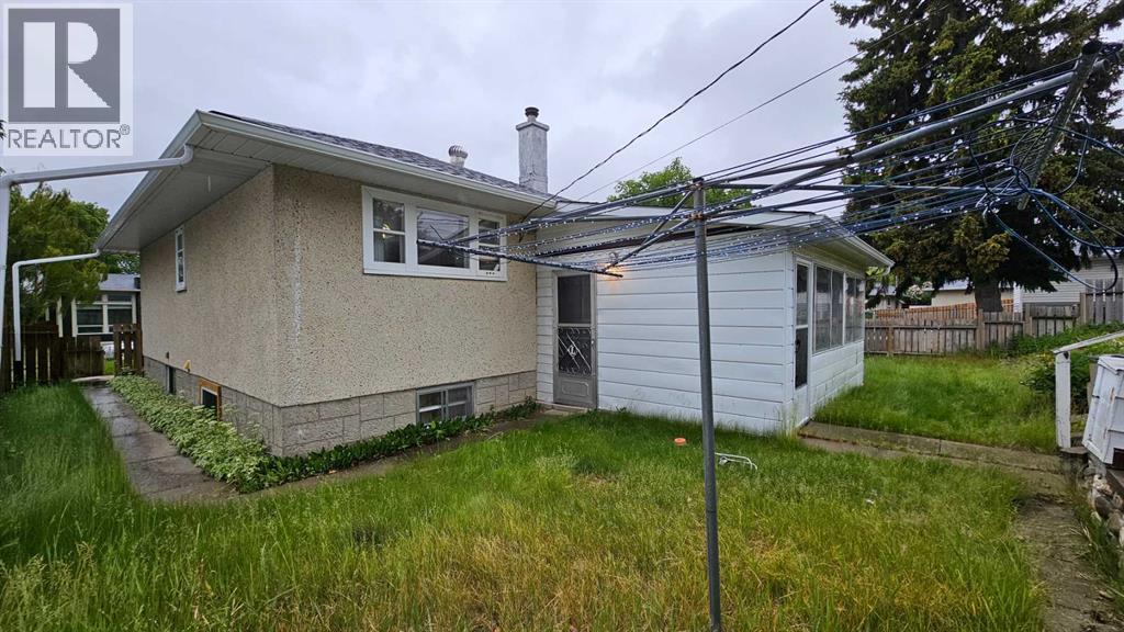 Single Family House Bungalow for Sale in  Holly Street NW Highwood Calgary 