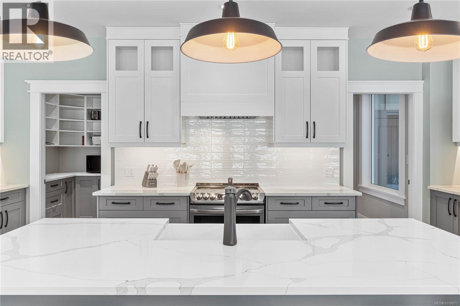 1227 Burbank Rd, Qualicum Beach