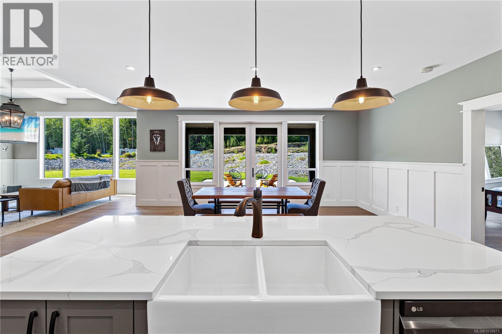 1227 Burbank Rd, Qualicum Beach