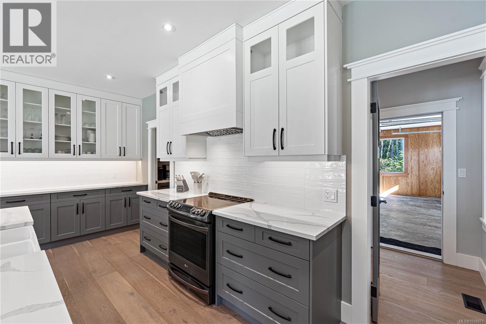 1227 Burbank Rd, Qualicum Beach