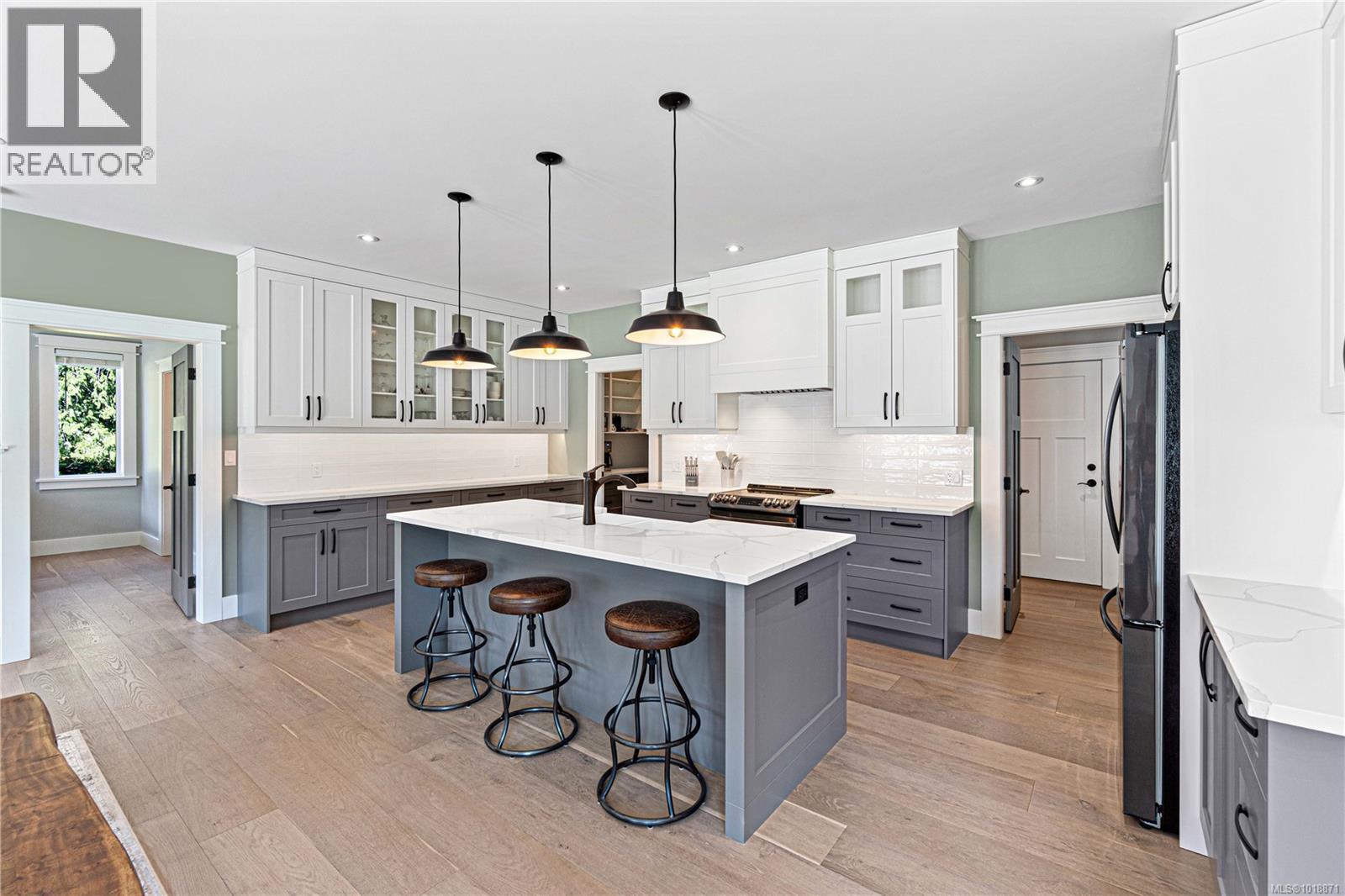 1227 Burbank Rd, Qualicum Beach