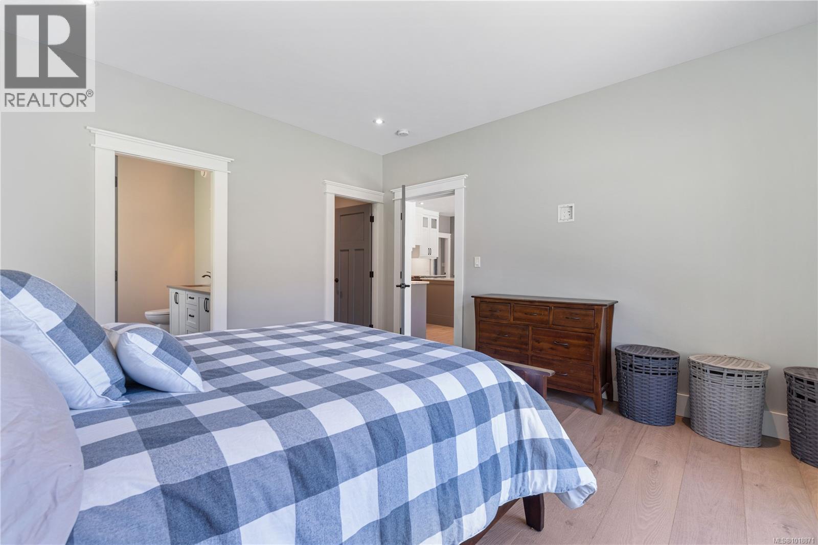 1227 Burbank Rd, Qualicum Beach