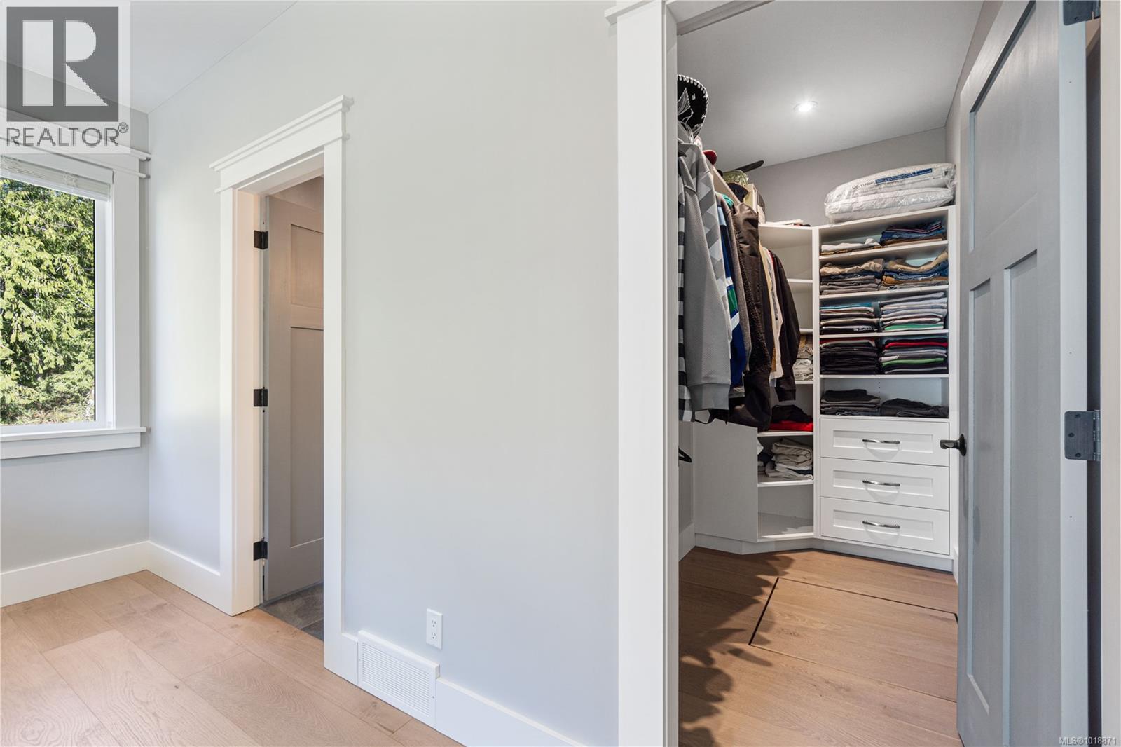 1227 Burbank Rd, Qualicum Beach