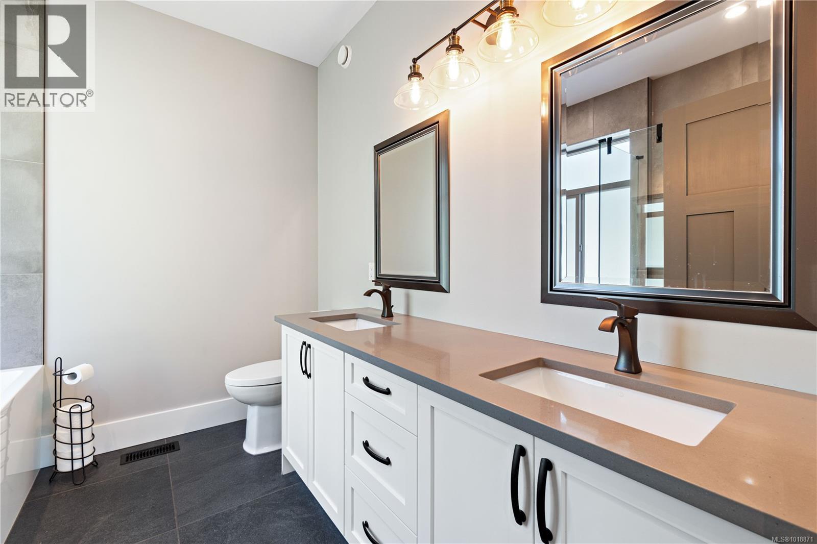 1227 Burbank Rd, Qualicum Beach