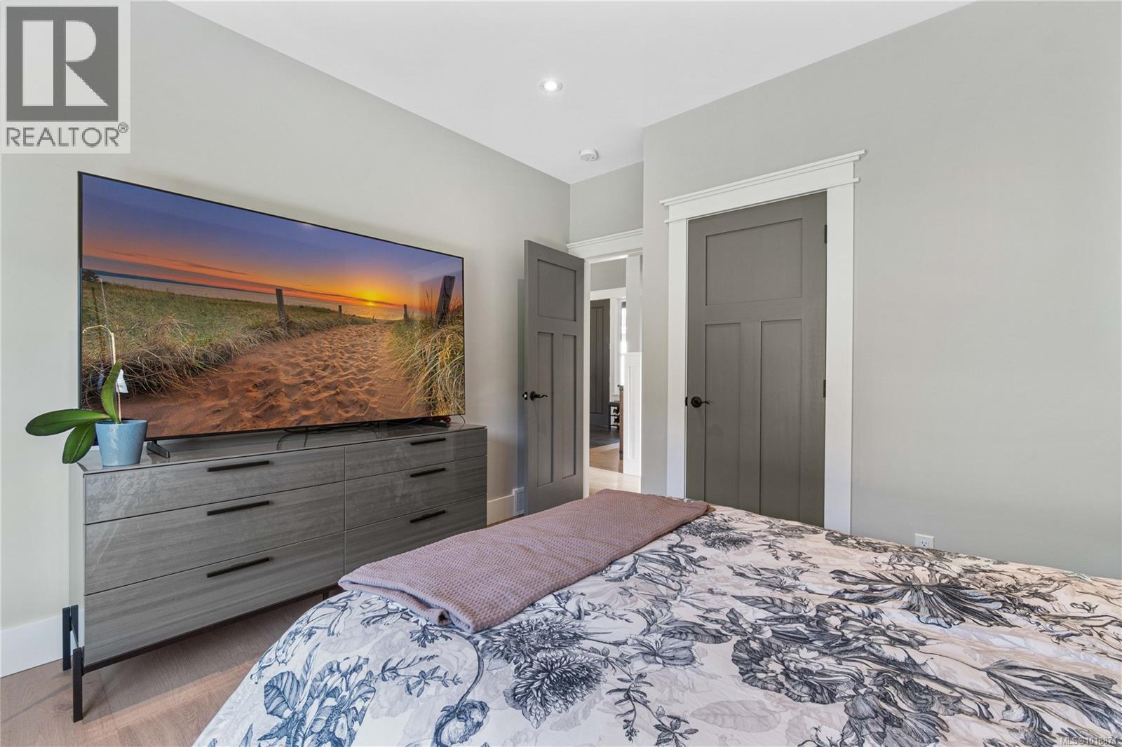 1227 Burbank Rd, Qualicum Beach