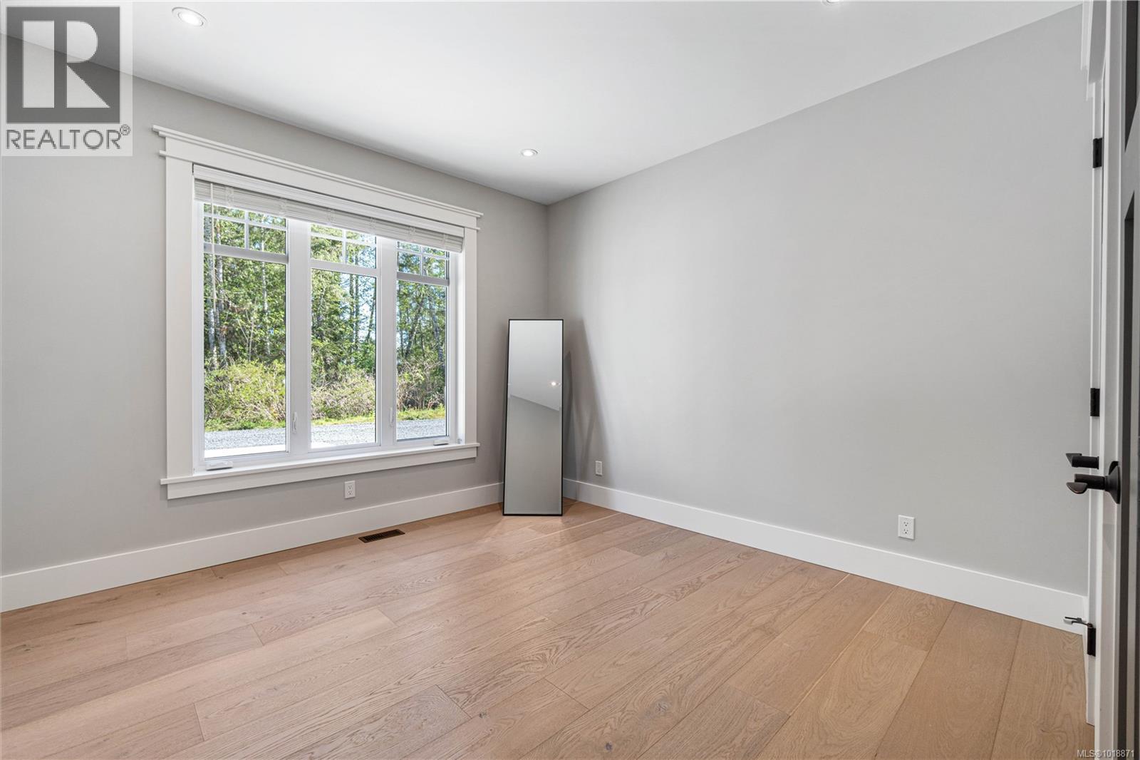 1227 Burbank Rd, Qualicum Beach