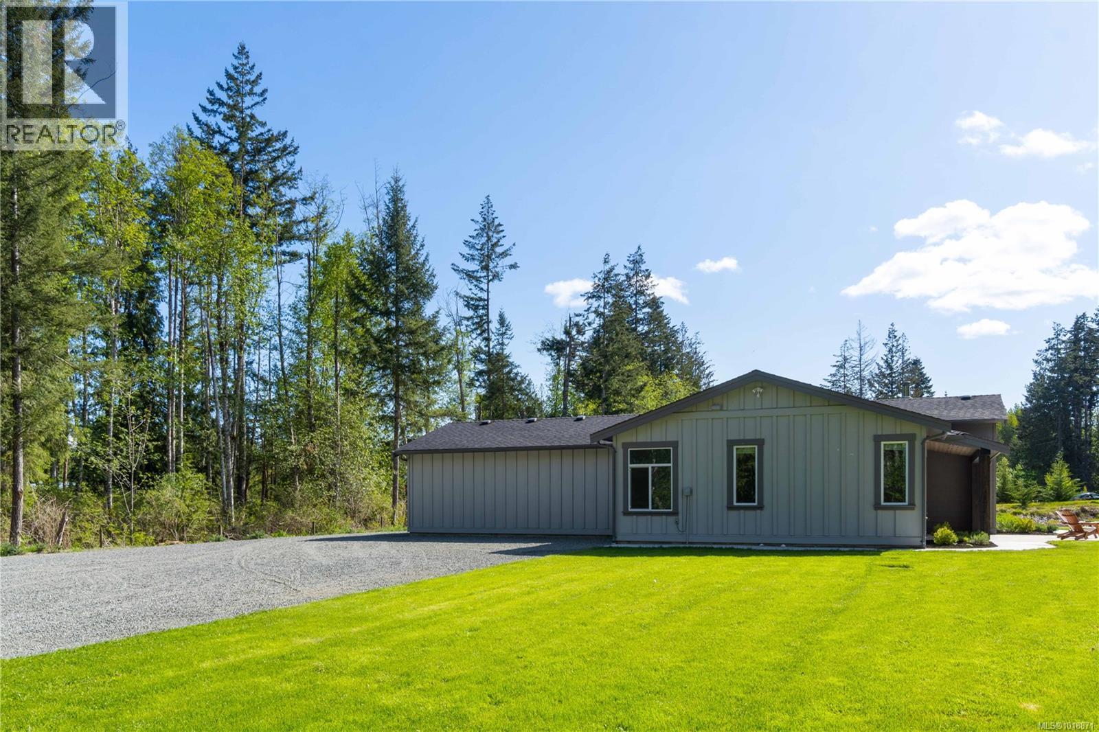 1227 Burbank Rd, Qualicum Beach