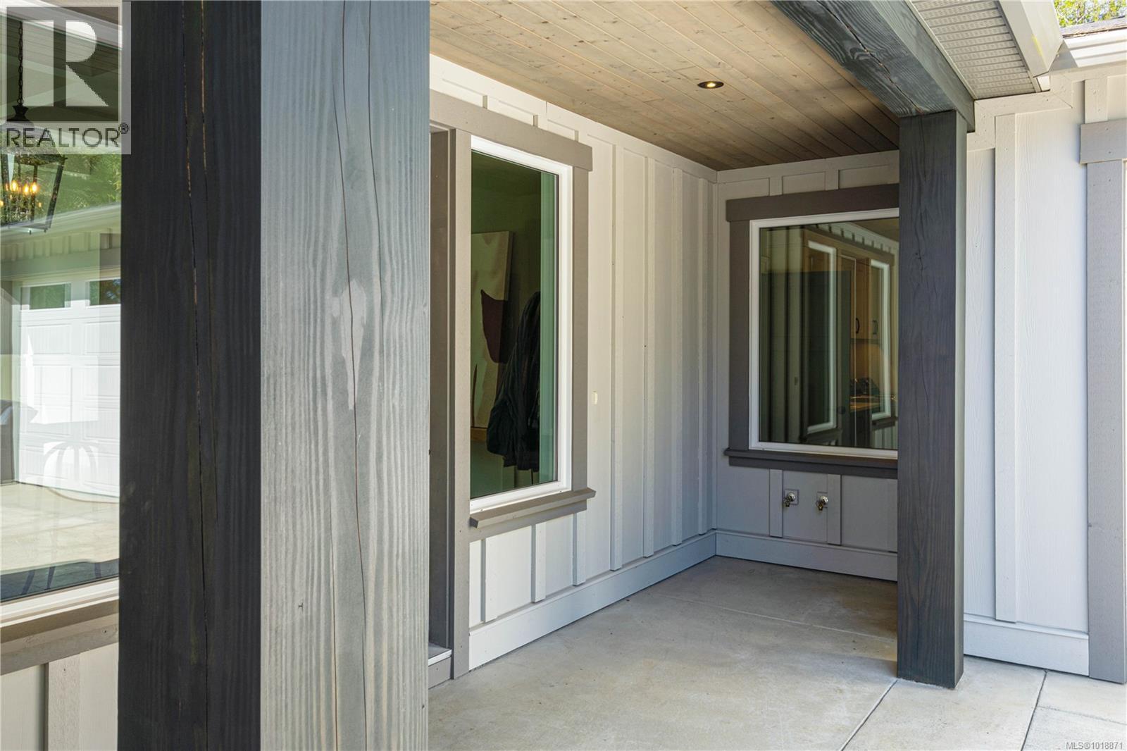 1227 Burbank Rd, Qualicum Beach