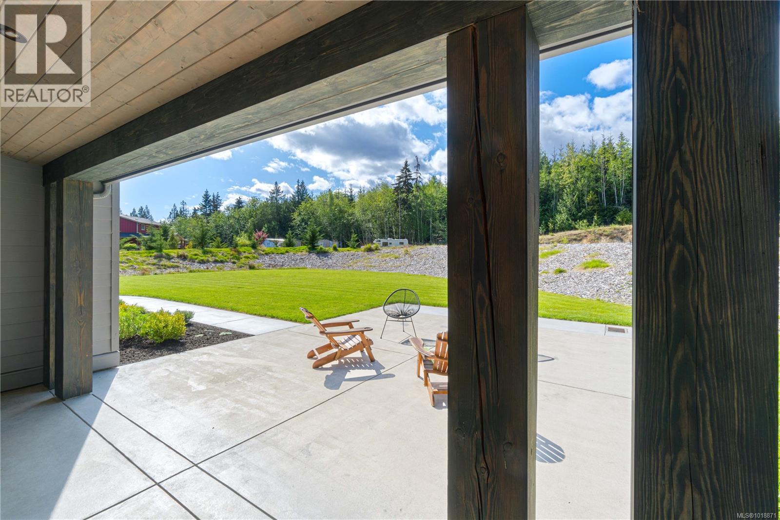 1227 Burbank Rd, Qualicum Beach