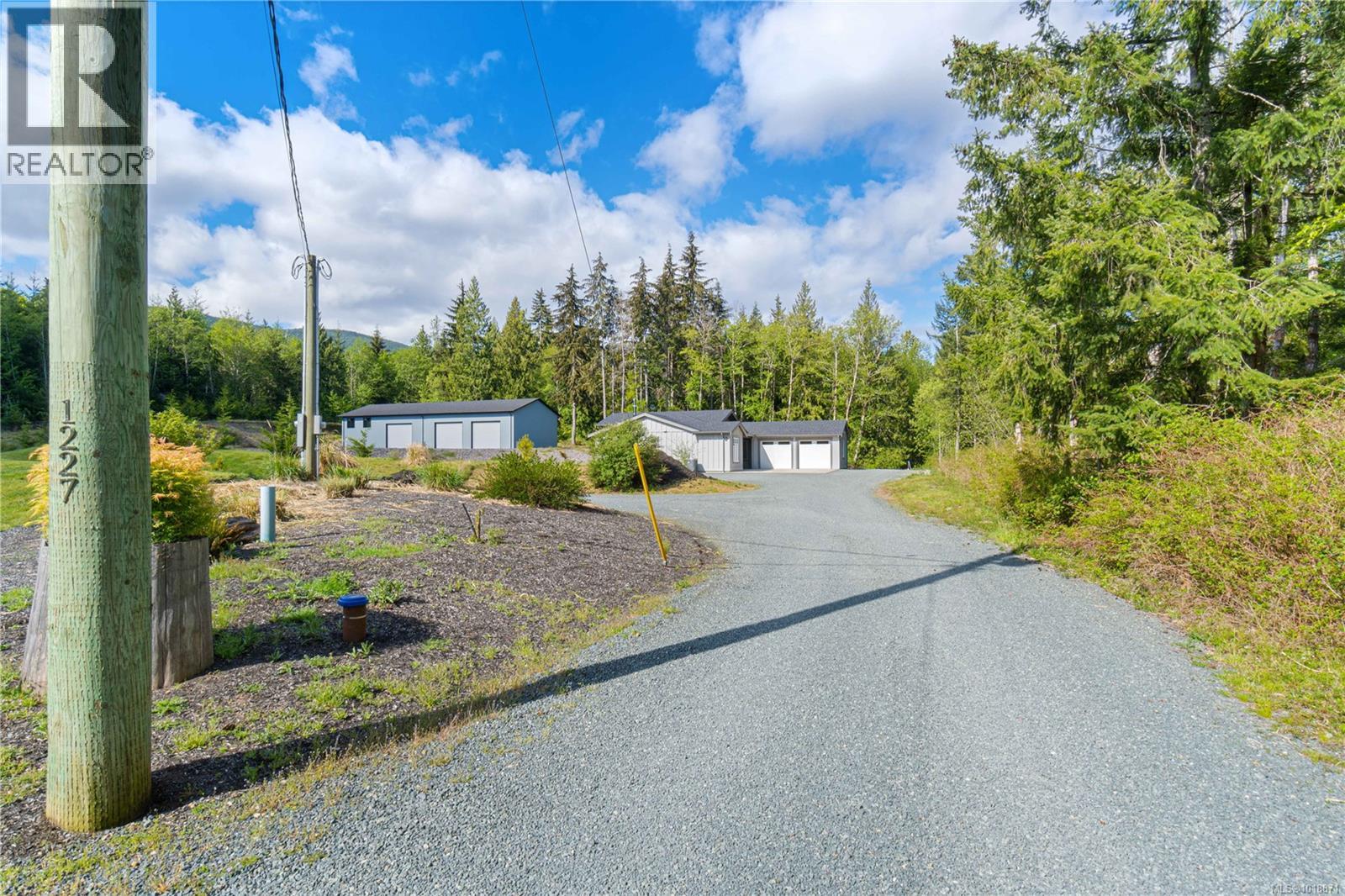 1227 Burbank Rd, Qualicum Beach