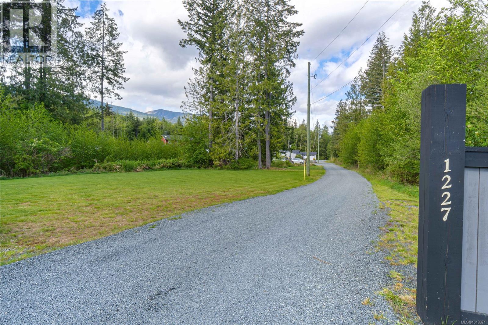 1227 Burbank Rd, Qualicum Beach