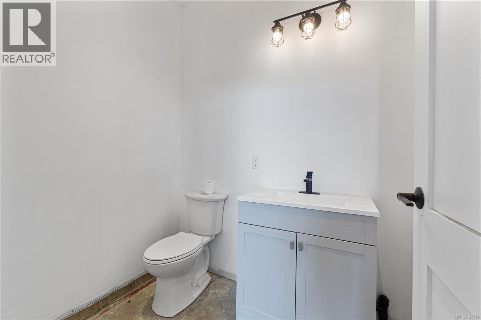 1227 Burbank Rd, Qualicum Beach