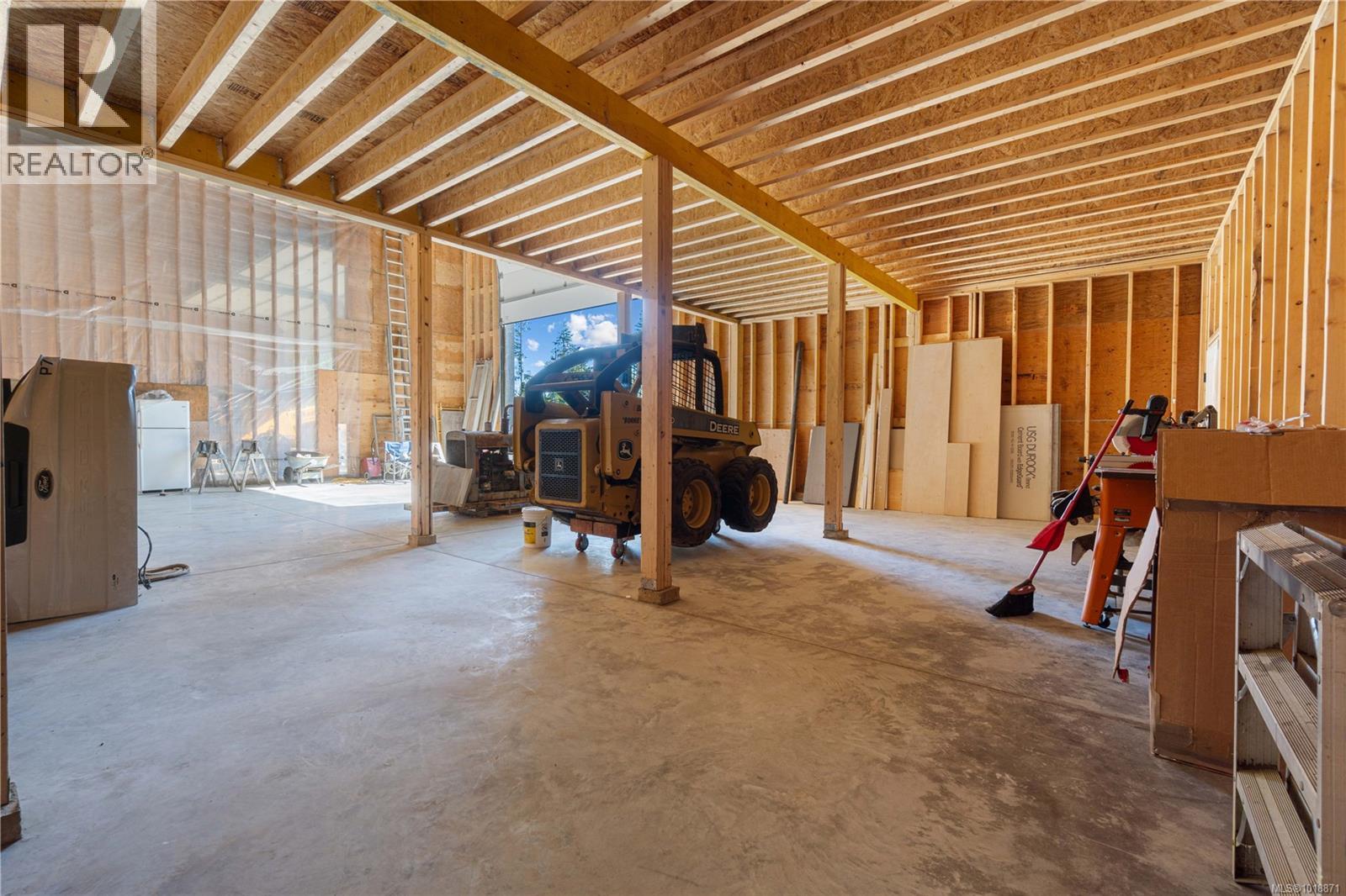 1227 Burbank Rd, Qualicum Beach