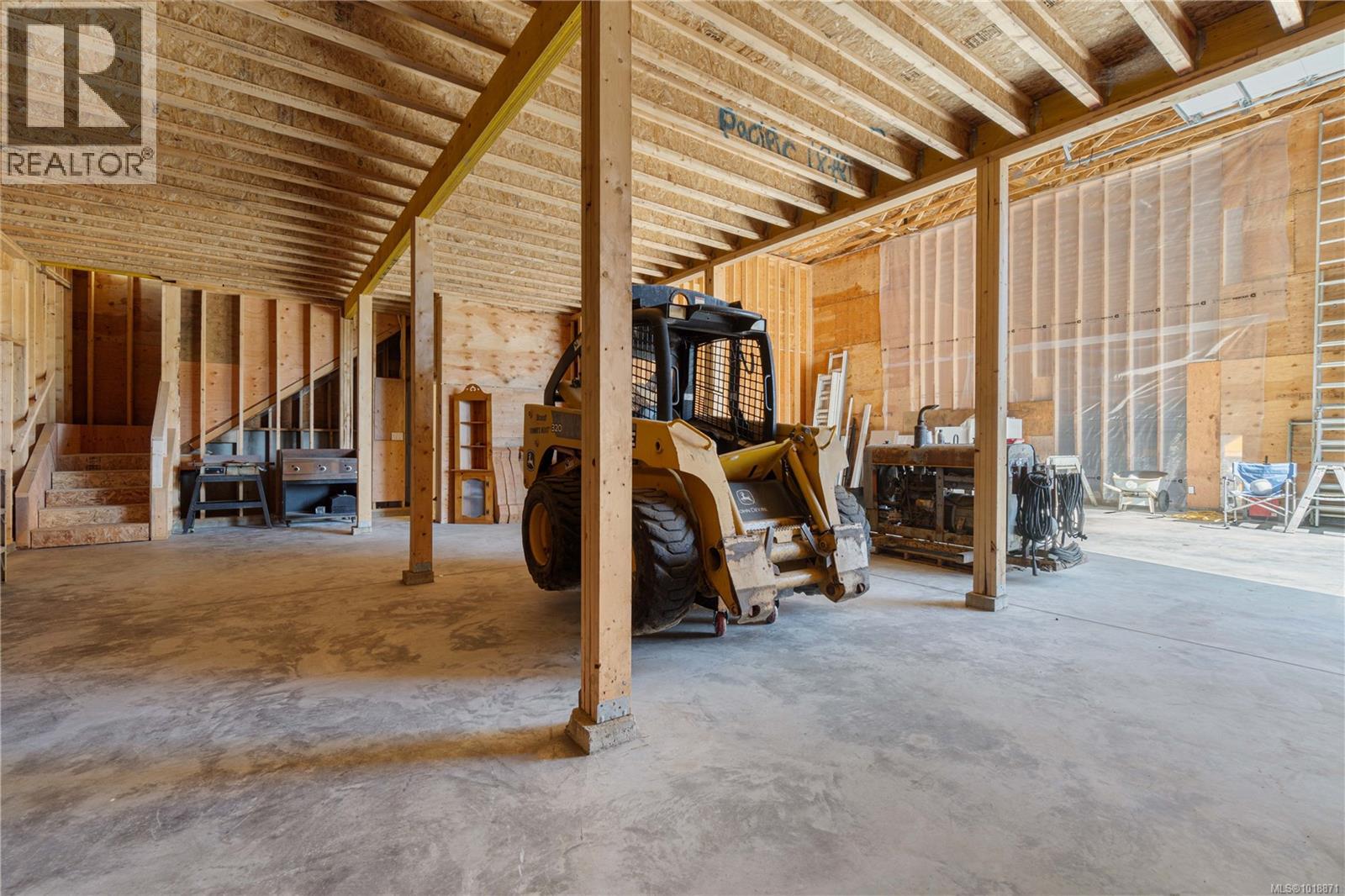 1227 Burbank Rd, Qualicum Beach