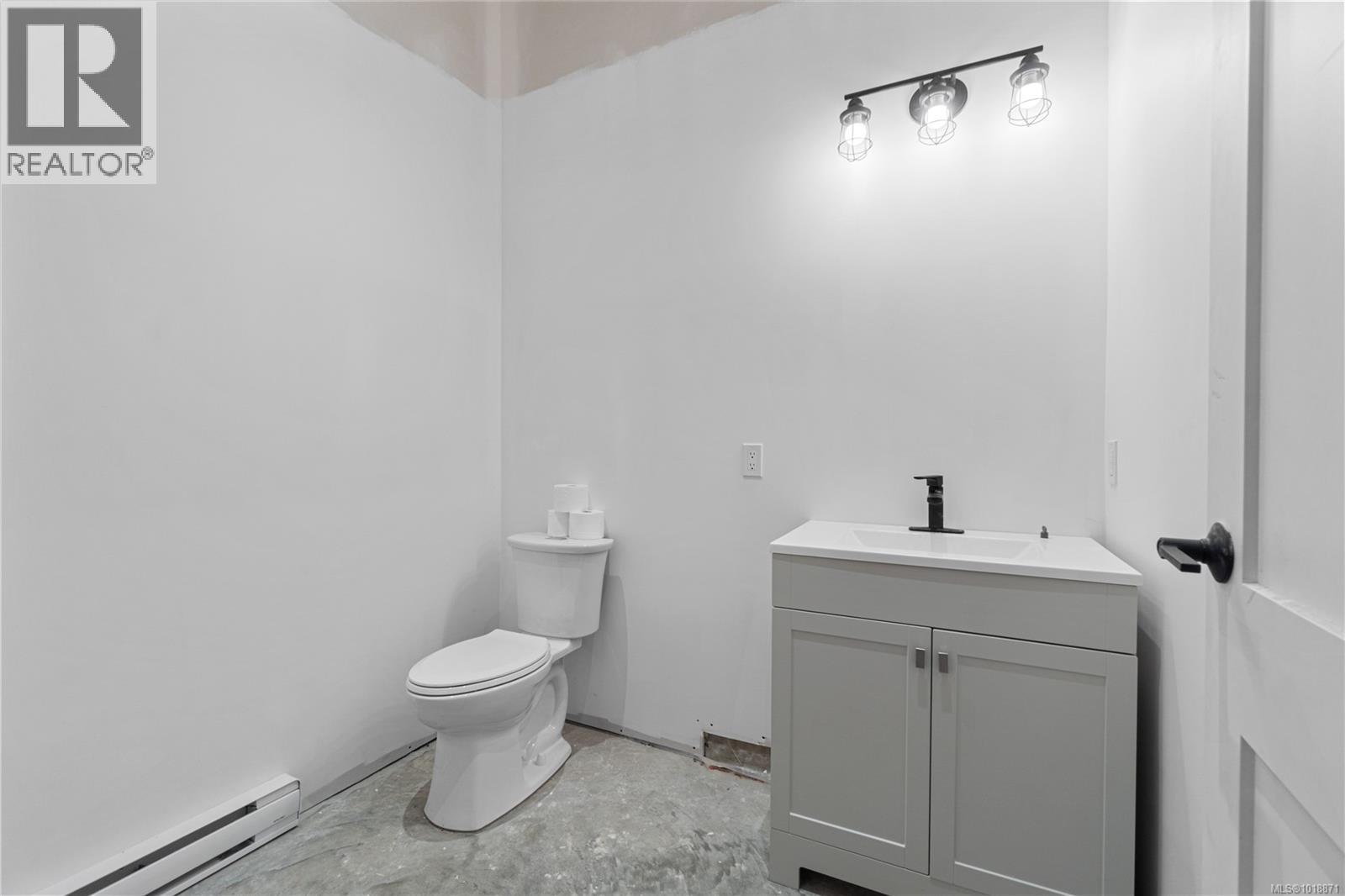 1227 Burbank Rd, Qualicum Beach