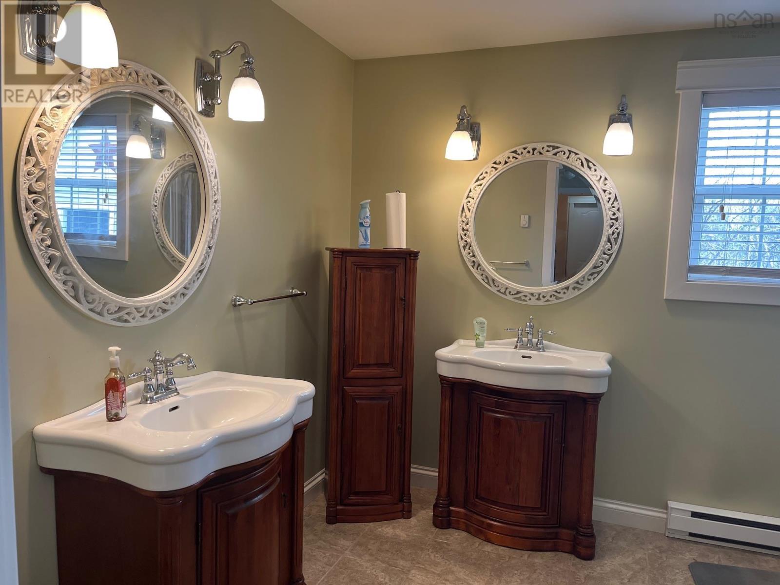 Property 25 of 44 of 42 Rowan Avenue