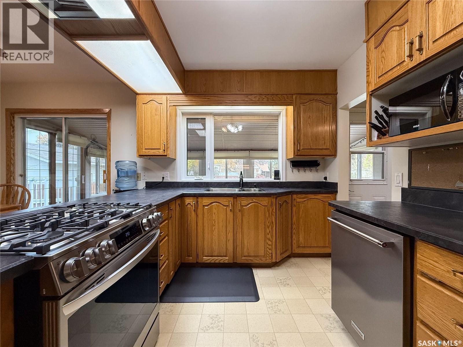220 1st STREET W - 14